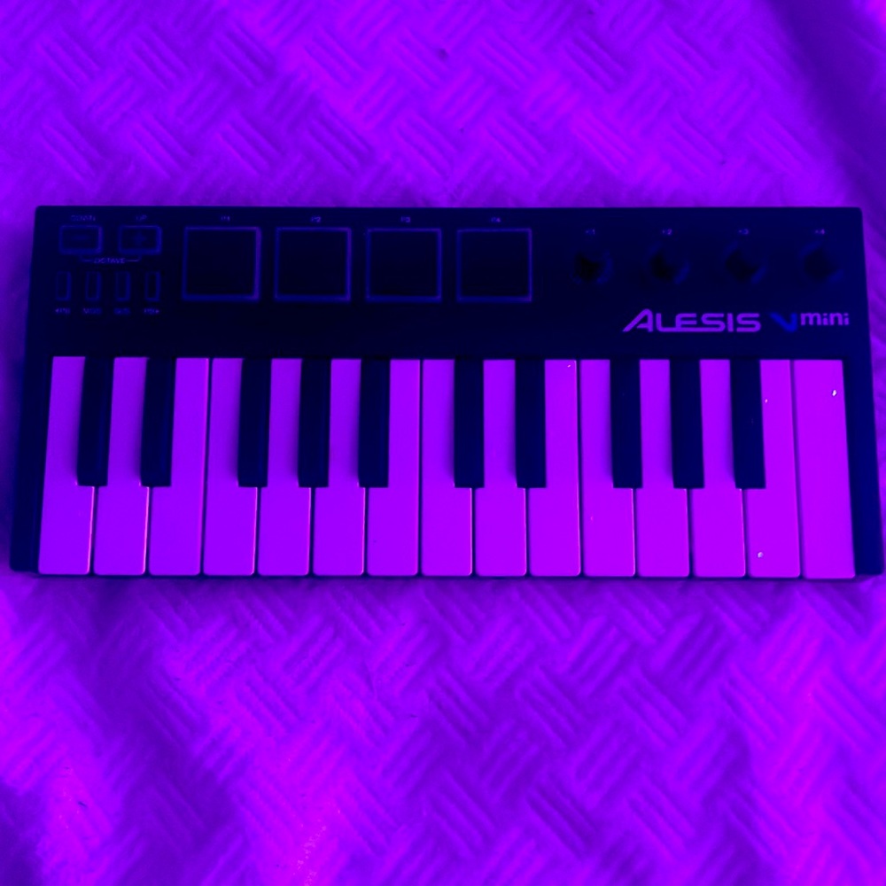 ALESIS Vmini Keyboard